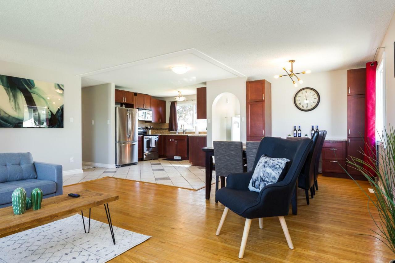 Spacious 6Bed 2Bath Bungalow Near Wem, W Free Parking & Wifi! Edmonton Extérieur photo